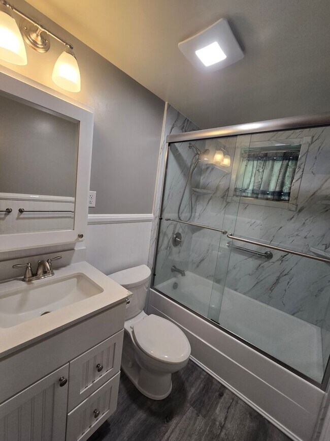 Building Photo - Updated 3 Bedroom Home - Available NOW!