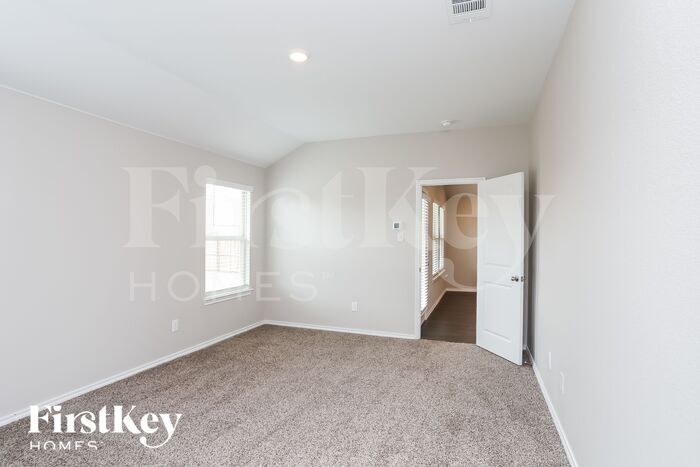 Building Photo - 800 Saddle Horn Way