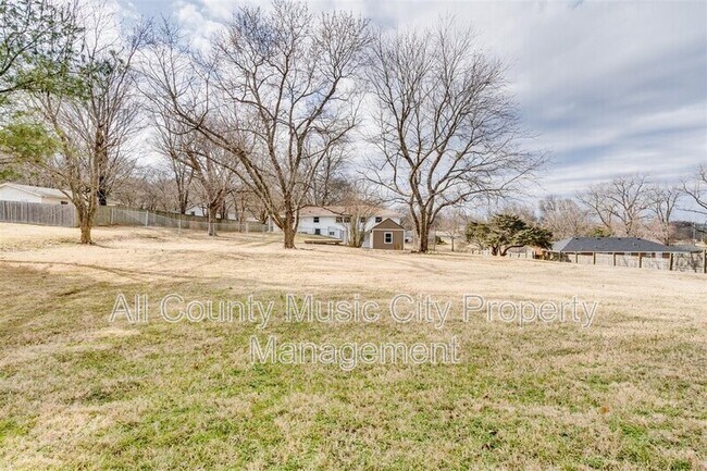 Building Photo - 209 Rhine Dr