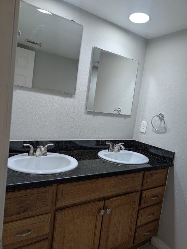 Building Photo - Spacious 3BR 3BA • Attached Garage • Two Patios • Two Primary Suites in Spring