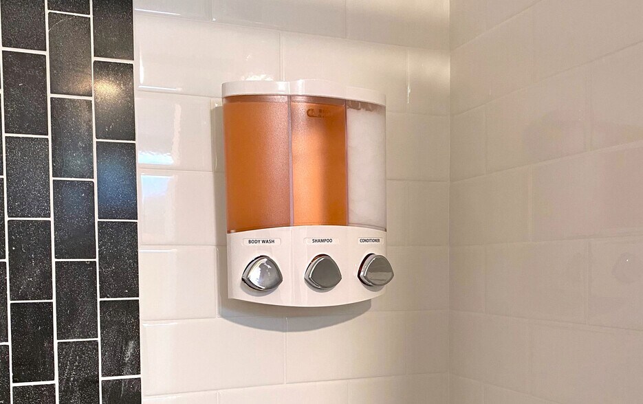 Building Photo - 1544 Oakridge Rd