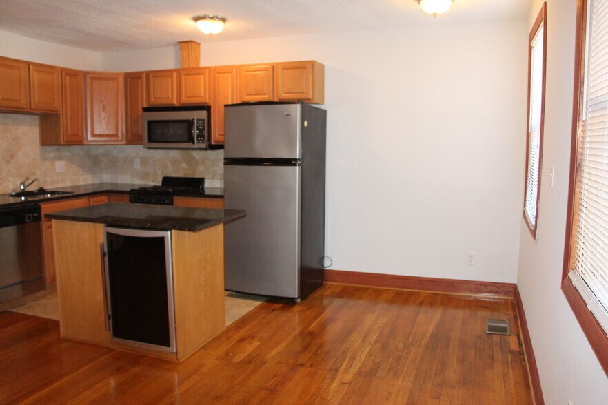 Building Photo - 634 N Monroe St