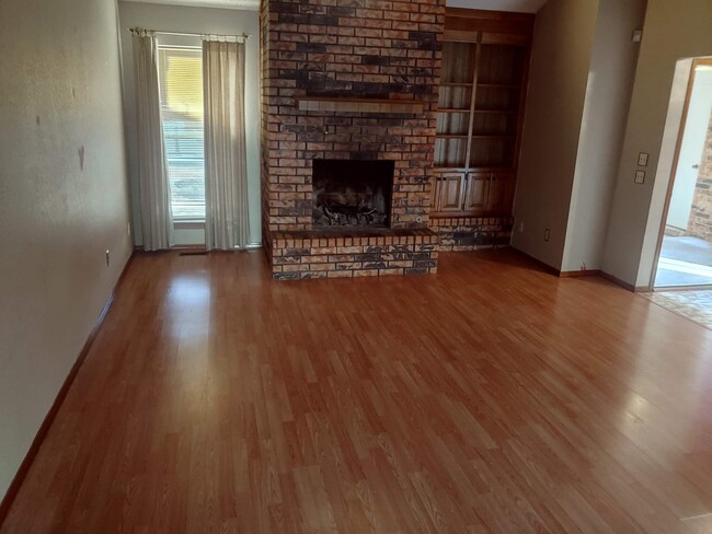 Livingroom - 1718 Lionsgate Cir