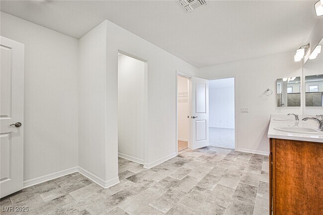 Building Photo - 7523 Castlegreen Ave