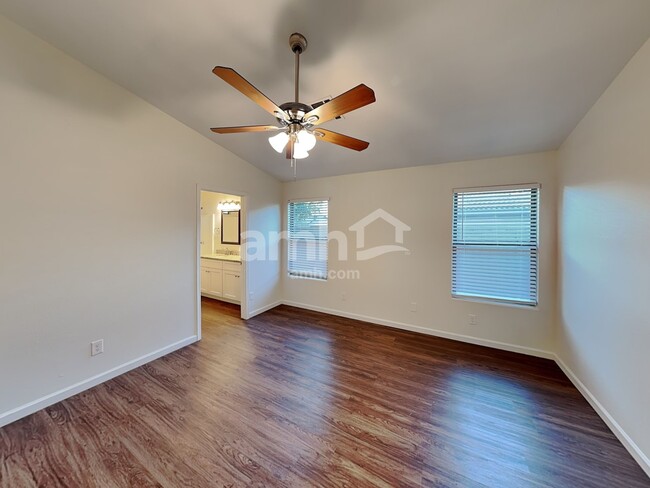 Building Photo - 3033 W Quail Ave