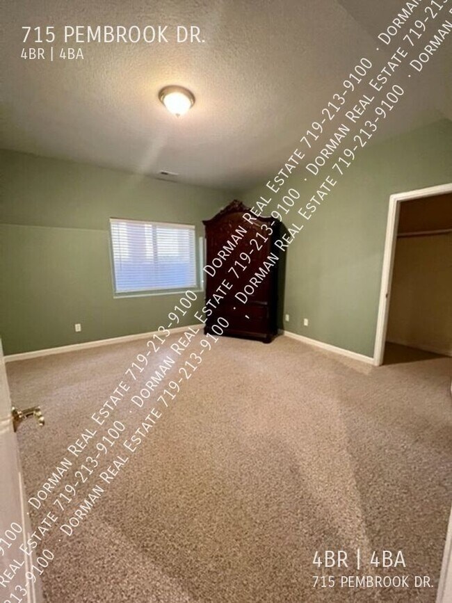 Building Photo - 715 Pembrook Dr