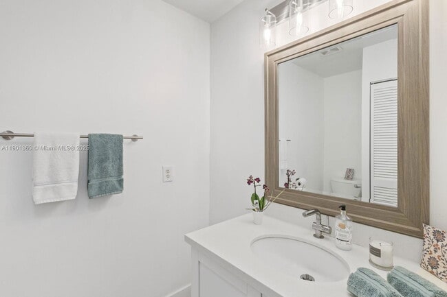 Building Photo - 11389 NW 87th Ave