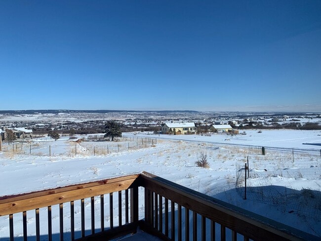 Building Photo - Country living close to the foothills