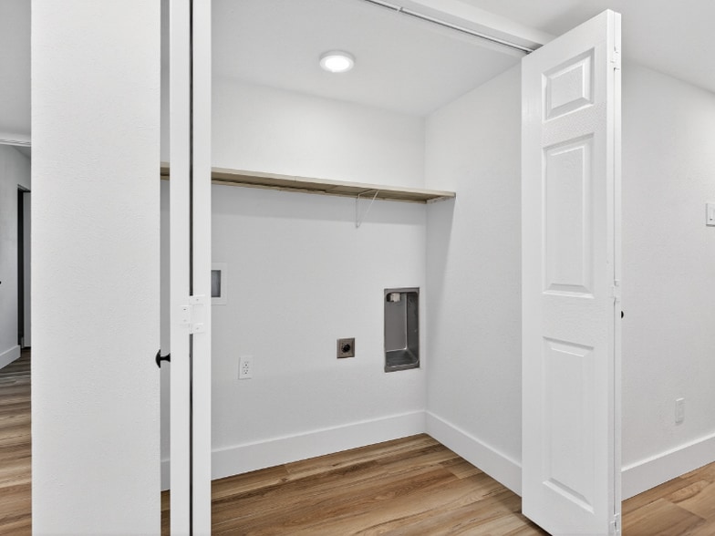 Building Photo - 6013 Cedar Ln