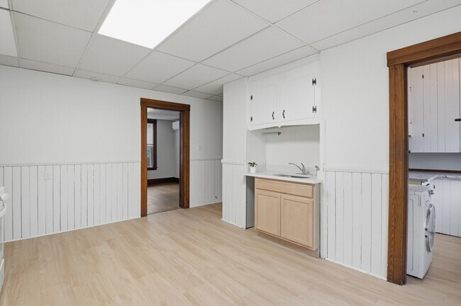 Building Photo - 34 King Philip Rd