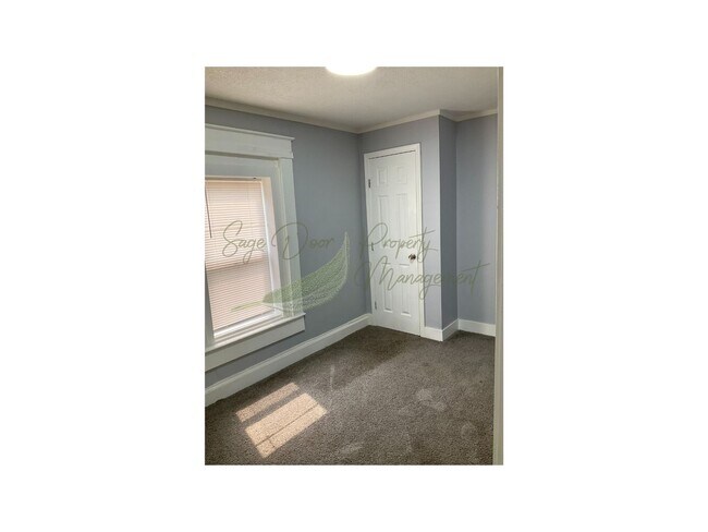 Building Photo - 1 FREE MONTH OF RENT!!!