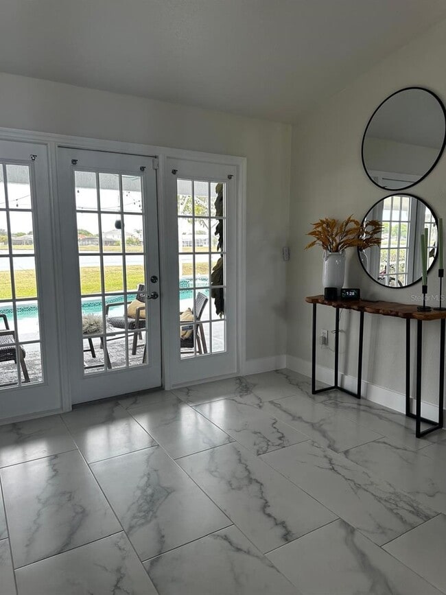 Building Photo - 2652 Hawthorne Ln