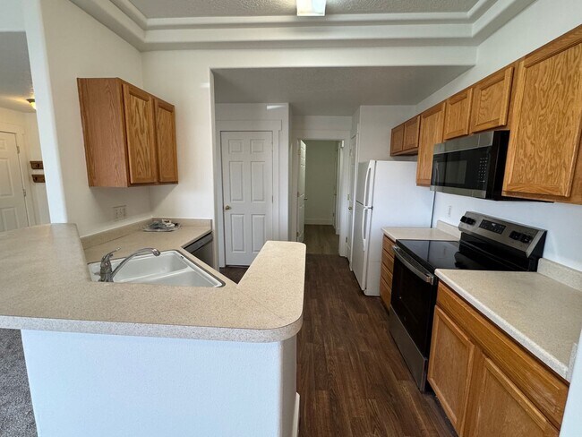 Building Photo - Amazing Riverton Townhome in Aspen Springs!