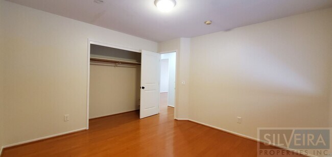 Building Photo - Lovely 3 Bedrooms 2 bath Home For Rent