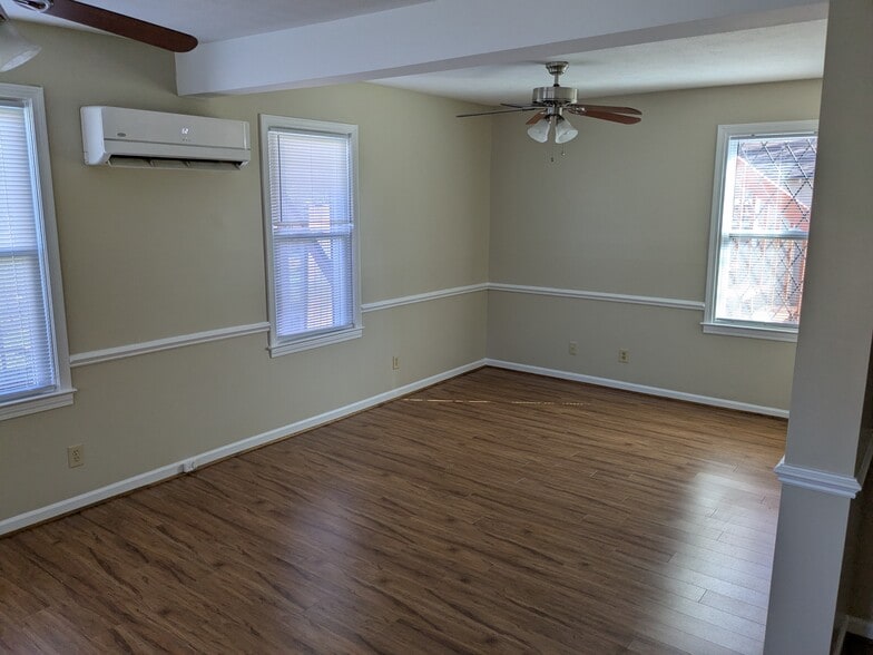 Building Photo - 306 Garren Ln