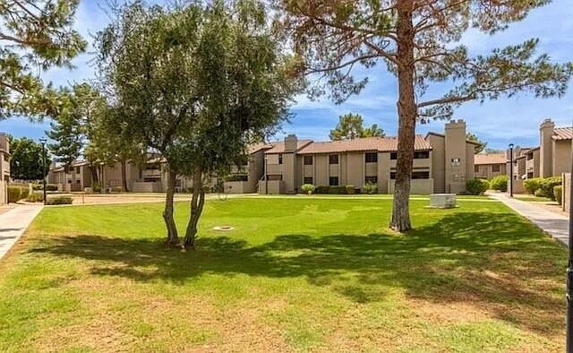 Building Photo - 533 W Guadalupe Rd