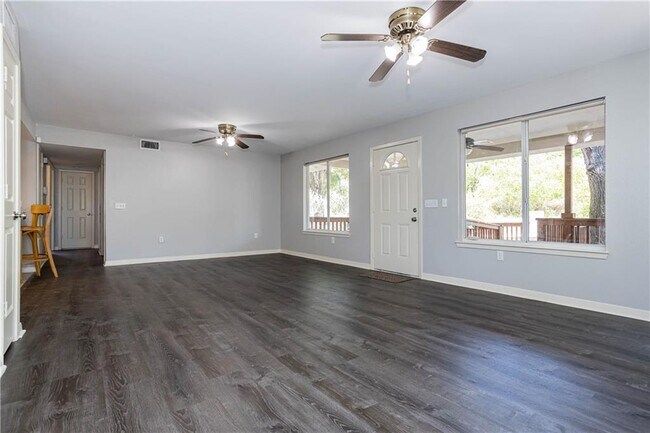 Building Photo - 1326 Delano St