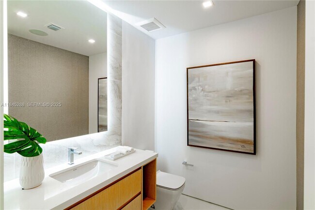 Building Photo - 1248 NE 89th St