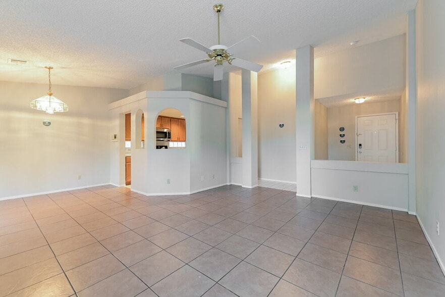 Building Photo - 1511 Plain Sight Ave