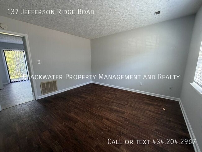 Building Photo - 137 Jefferson Ridge Rd