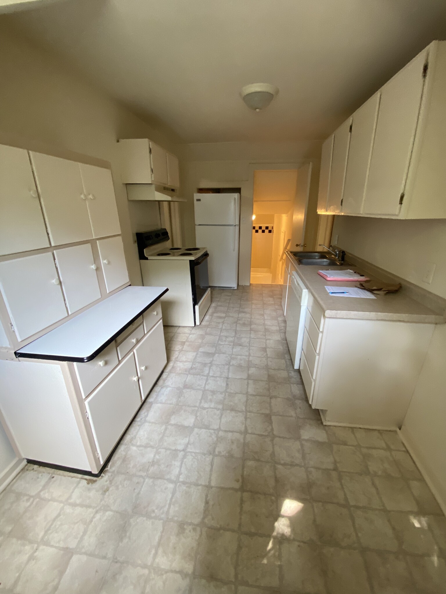 Building Photo - 285 Sycamore Dr