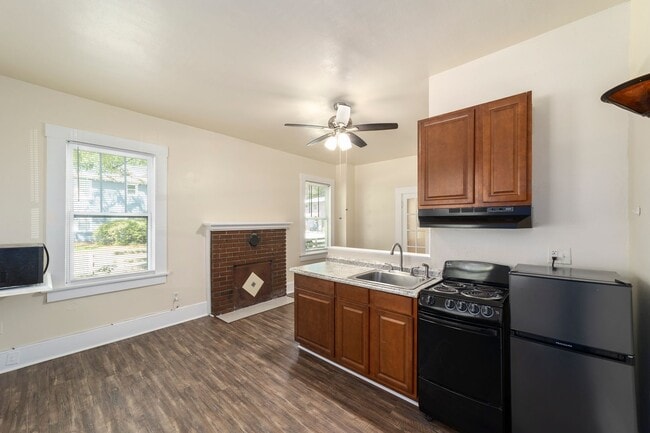 Building Photo - 1022 NW 3rd Ave