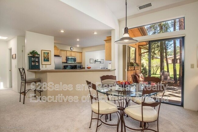 Building Photo - 1740 N Doral Way