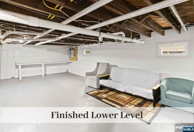 Building Photo - 10 Zazzetti St