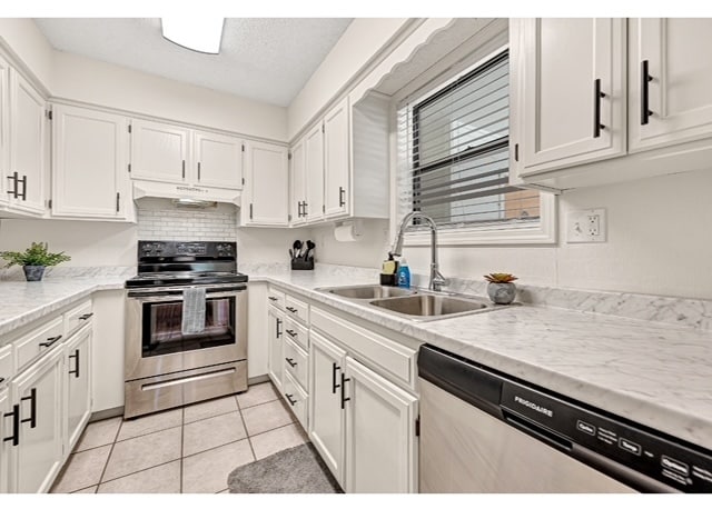 Building Photo - 203 NE J St