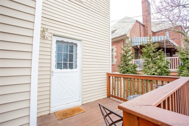 Building Photo - 359 E Chester St