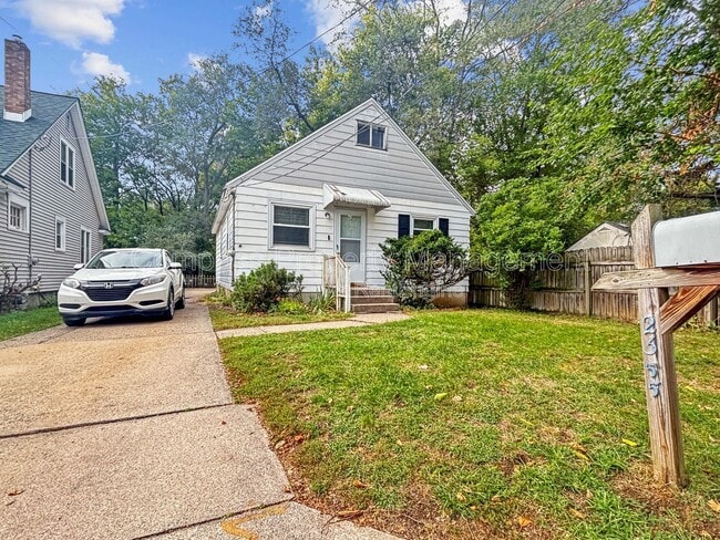 Primary Photo - 2355 Ansonia Ave SW