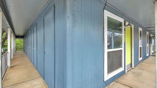 Building Photo - 4406 Avenue C