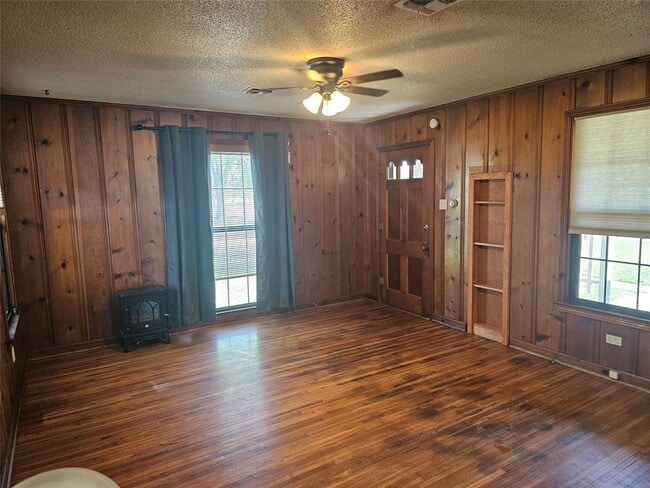 Building Photo - 503 W 12th St