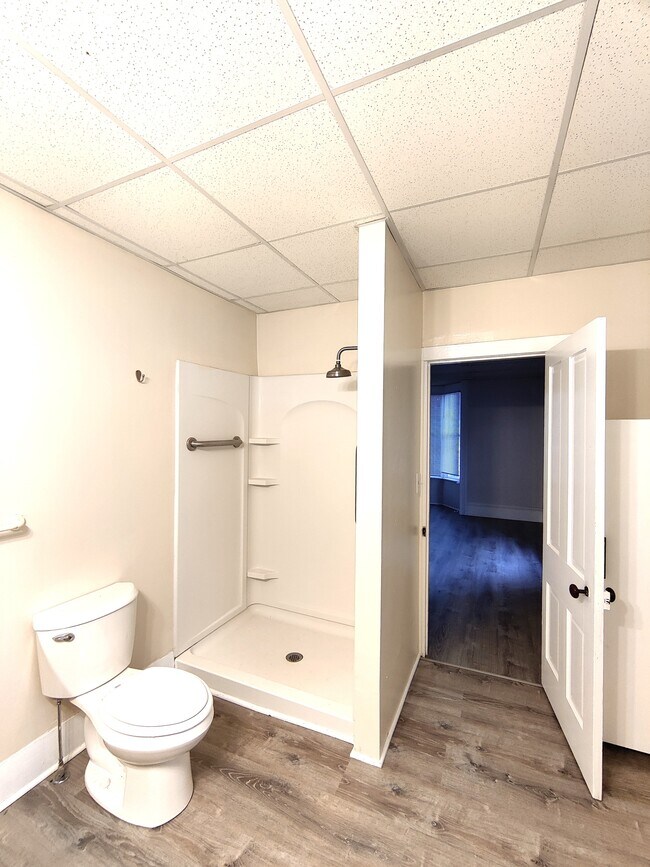 Building Photo - 242 W Lincoln Ave