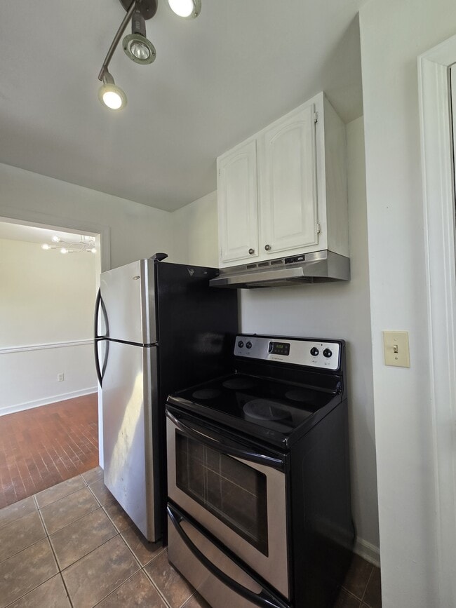 Building Photo - 2248 E Aloma St