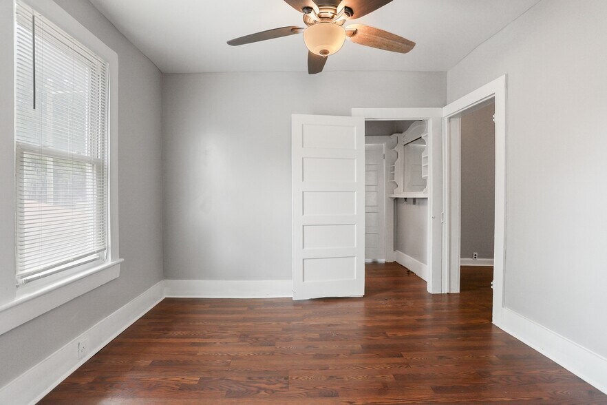 Building Photo - 1023 W 37th St