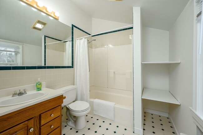 Building Photo - 25 Bayberry Ln