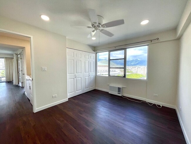 Building Photo - Stunning 2BR/1BA Canal-View Condo – Marina...