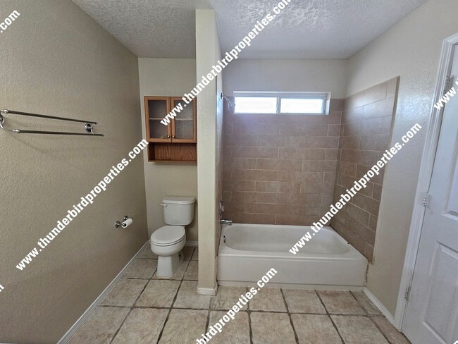Building Photo - Lovely 3 Bedroom, 2 Bathroom, 2 Car Garage and 1,552 Sq. Ft. Home in Albuquerque.