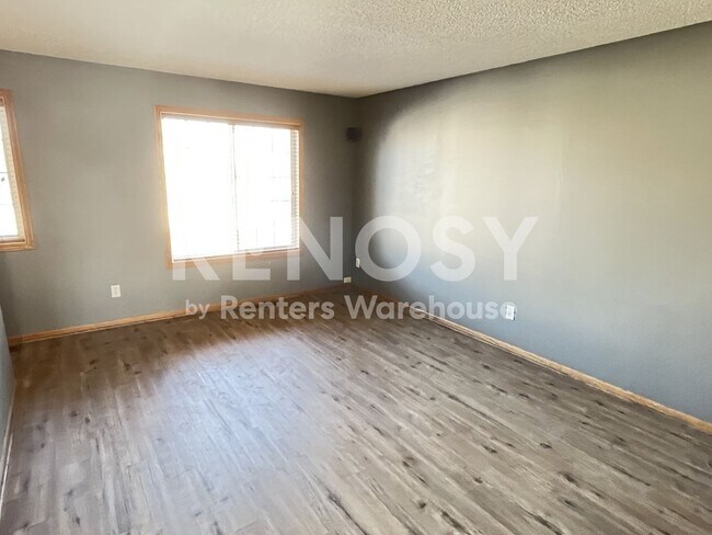 Building Photo - Available August 8 - 2 Bed/1.5 Bath Townhome in Prior Lake