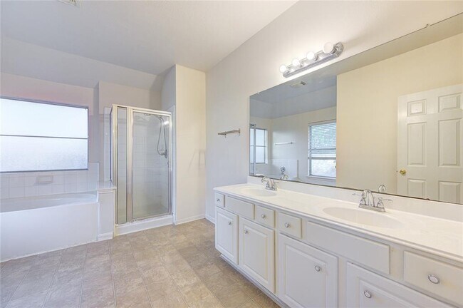 Building Photo - 21735 Oakbridge Park Ln