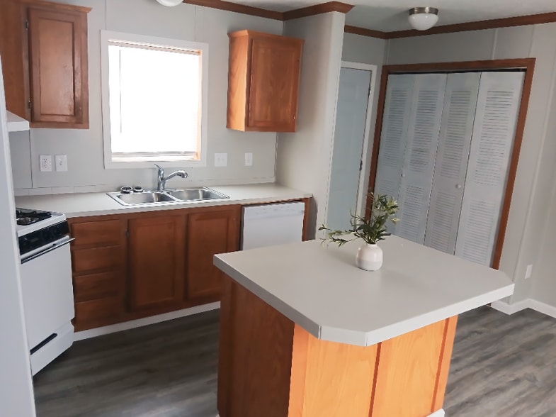 Building Photo - 200 N 28th St