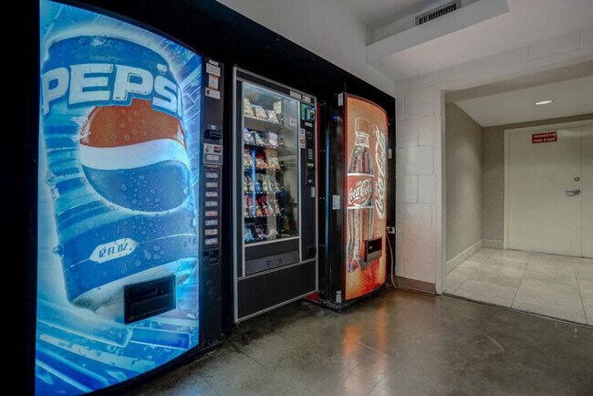 Building Photo - 300 W Peachtree St NW