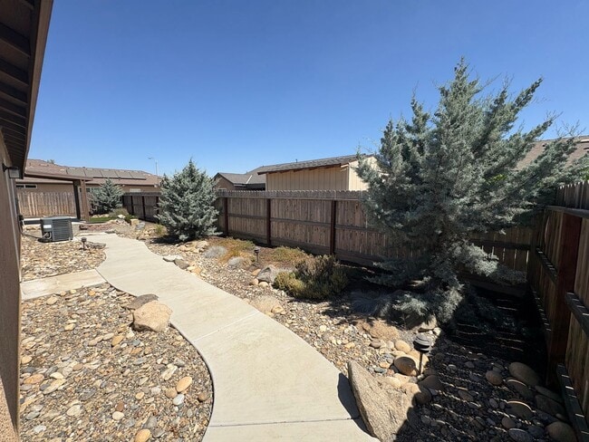 Building Photo - NW Visalia Home Available Now!
