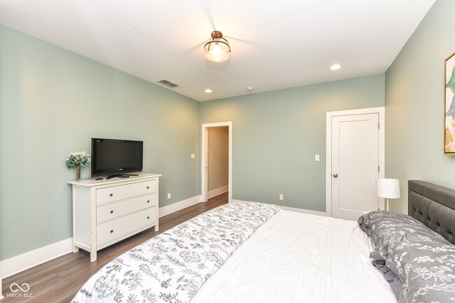 Building Photo - 1242 S Talbott St