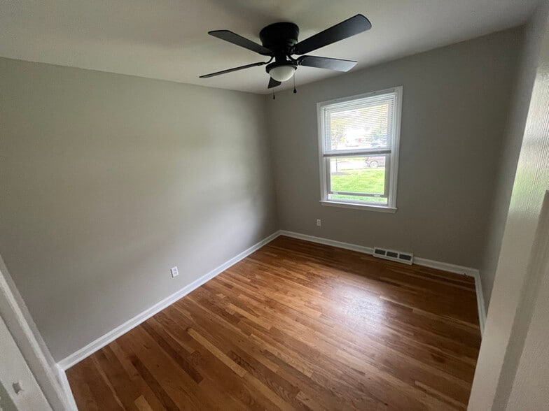 Building Photo - 2700 Barnsley Rd