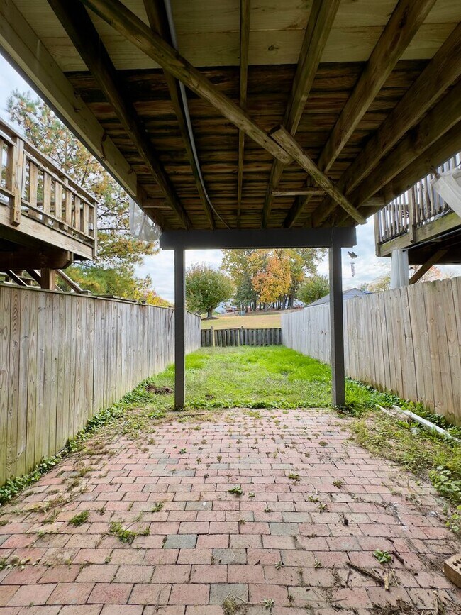 Building Photo - Charming 2 Bedroom/2 Bathroom Townhome in ...