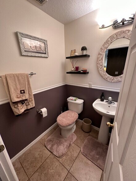 Building Photo - 246 Verdi St