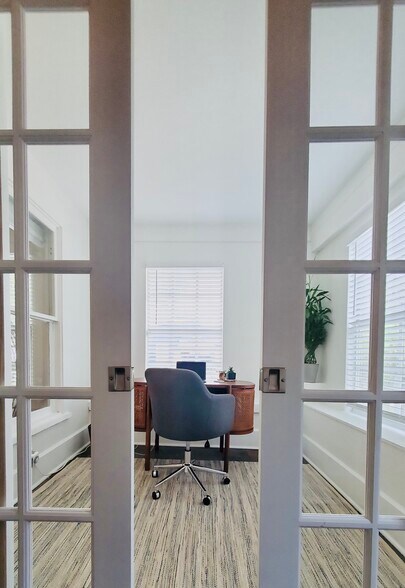 Building Photo - 2821 6th Ave N