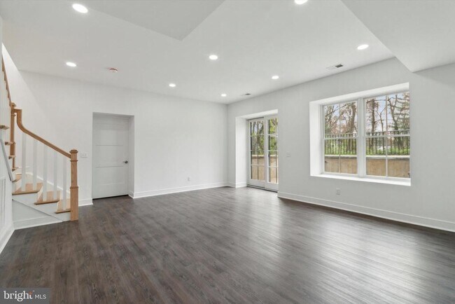 Building Photo - 35 Sycamore Pl